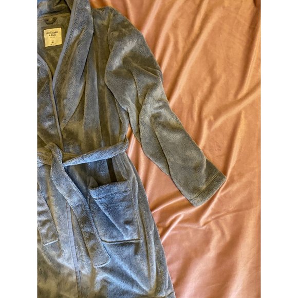 Abercrombie and Fitch Sleep Grey Short Robe Size M/L - Picture 3 of 10